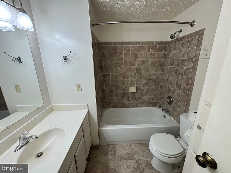 12827 Framingham Ct — Photo 11