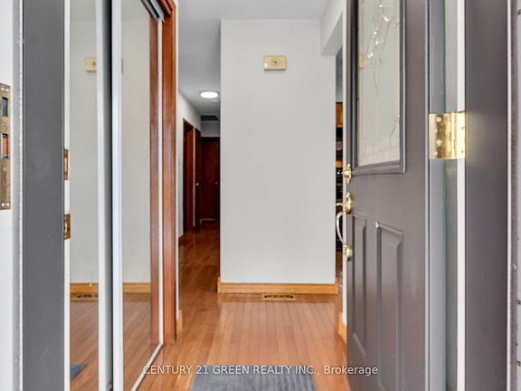 3rd image of 68 Athabasca St