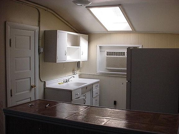 4th image of 2111 W Market St #3