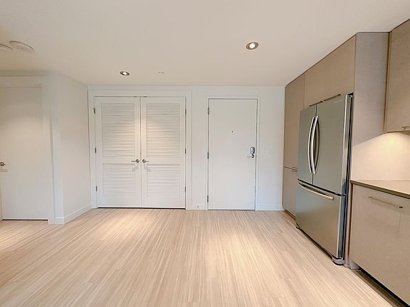 4th image of 1515 9th Ave #906
