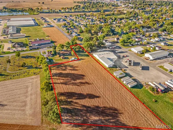 1125 E Market St, Red Bud, IL 62278