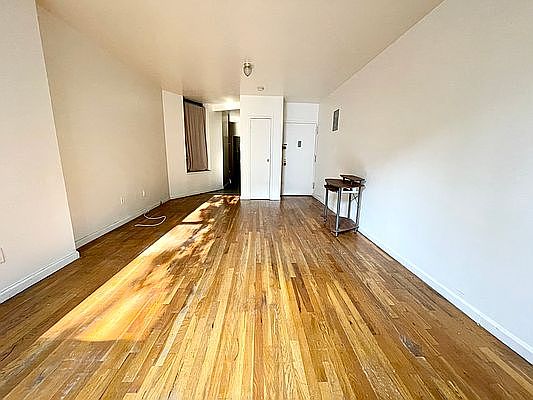 2nd image of 398 Tompkins Ave #2B