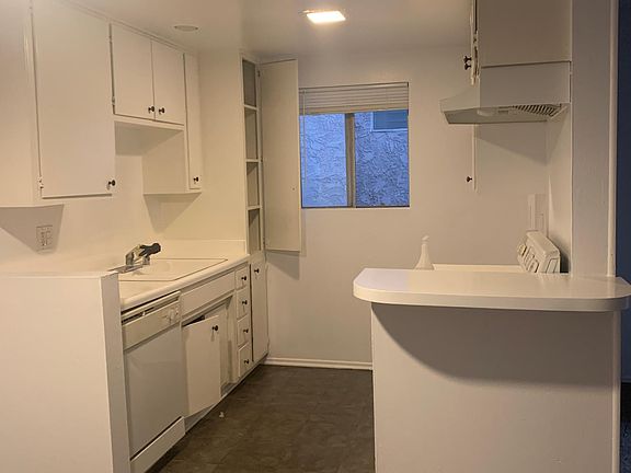2nd image of 624 N Wilcox Ave APT 13
