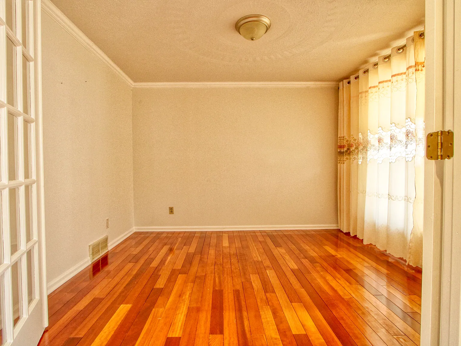 4 bed, 2394 sqft, $3,500 — Photo 3