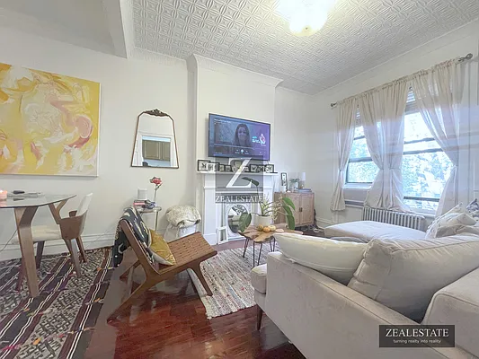 Rented by ZealEstate Group Inc | media 15