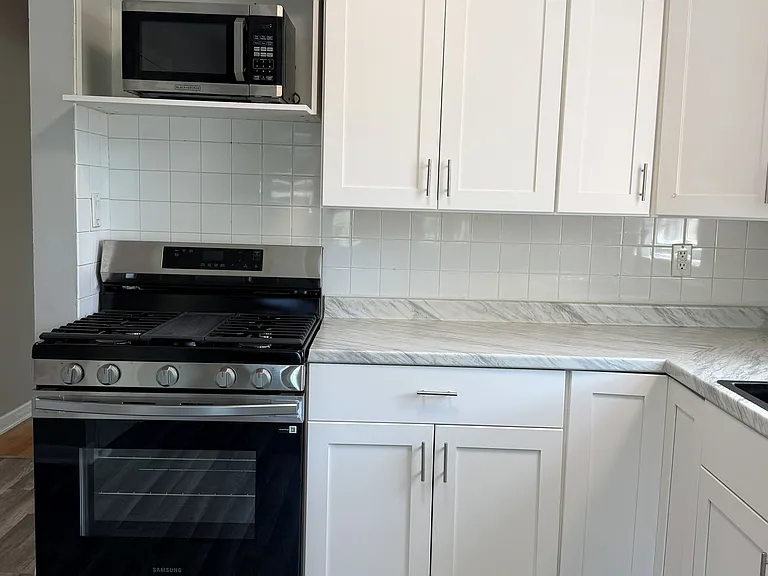 5558 W Wilson Ave #2 — Photo 12