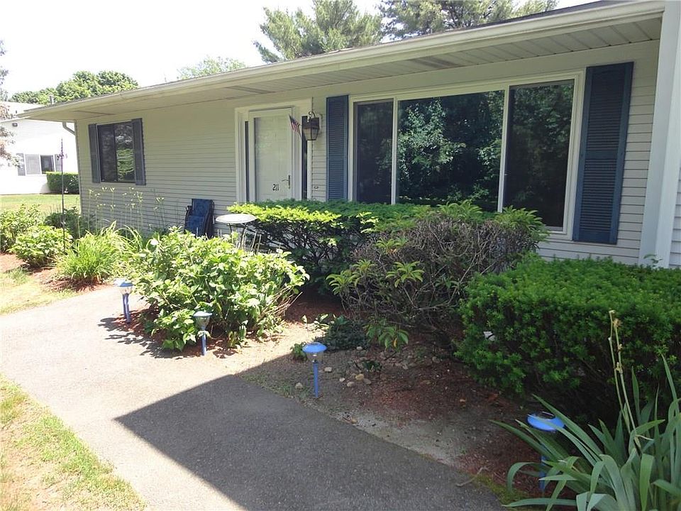 1st image of 211 Duxbury Ct