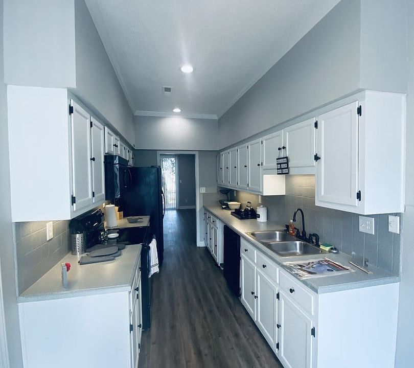 1st image of 205 Forest View Ct
