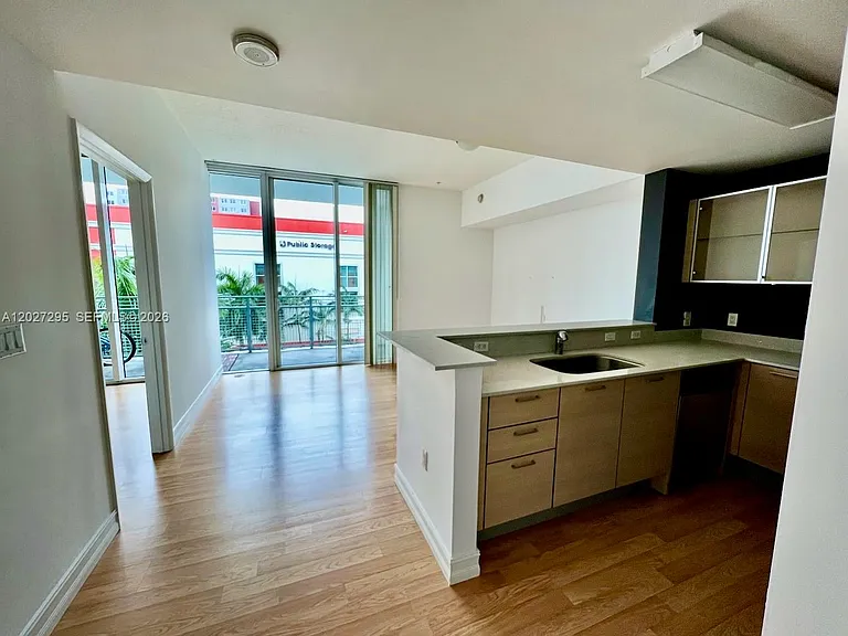 350 NE 24th St #408 — Photo 4