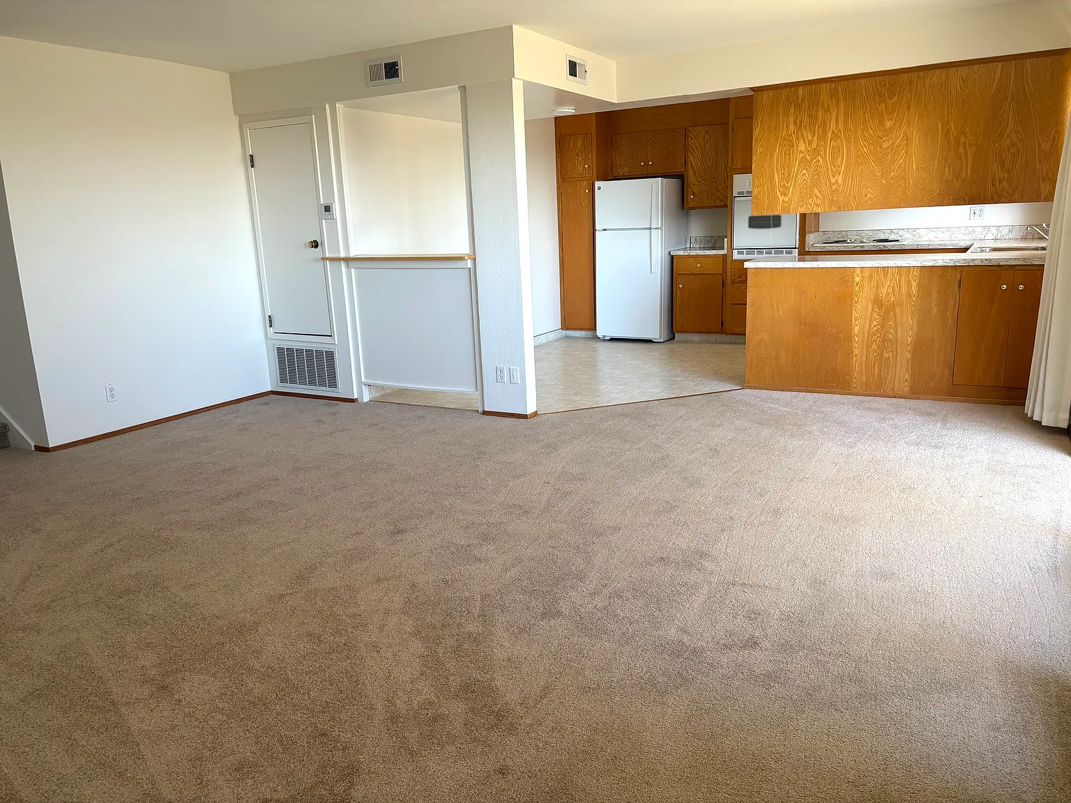 2 bed, 990 sqft, $3,000 — Photo 3