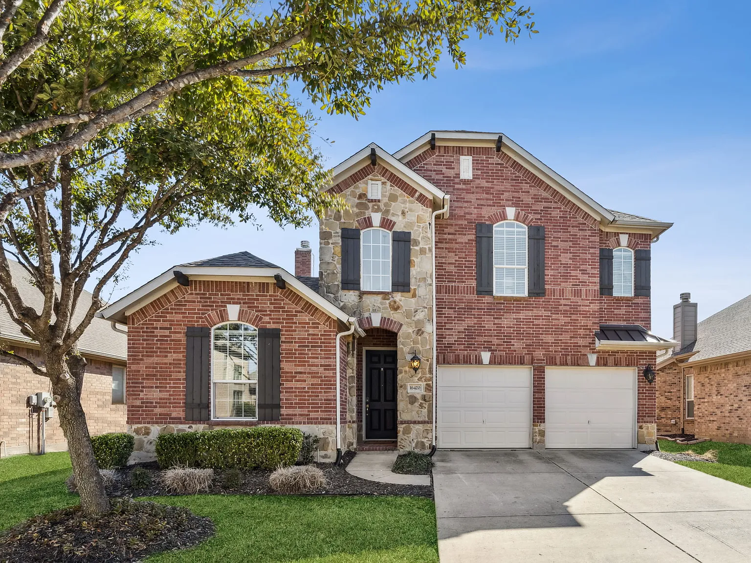 4 bed, 2.5 bath, 2763 sqft, $8,262 — Photo 2