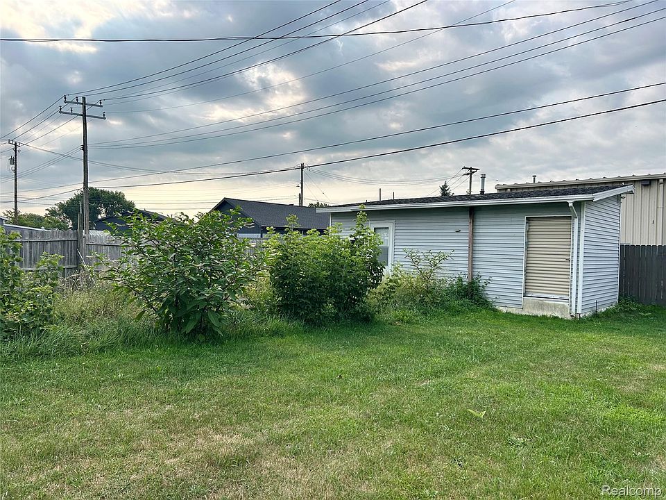 2nd image of 2222 Moak St