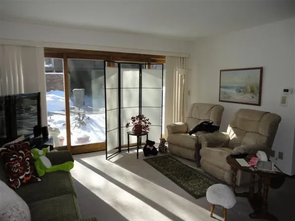 5642 S 27th St #8, Milwaukee, WI 53221