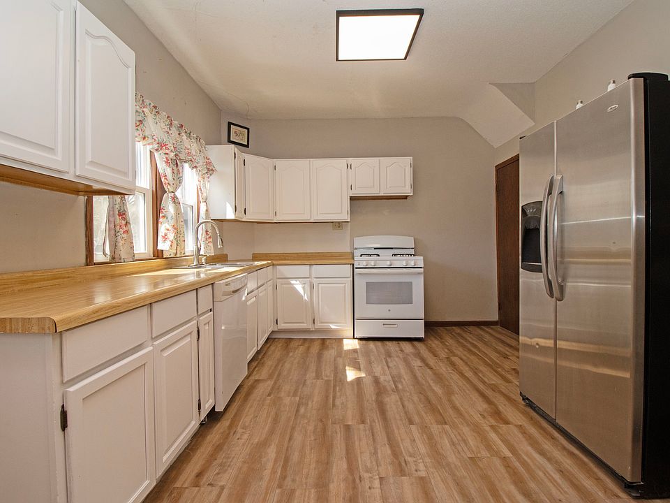 1st image of 818 7th Ave N
