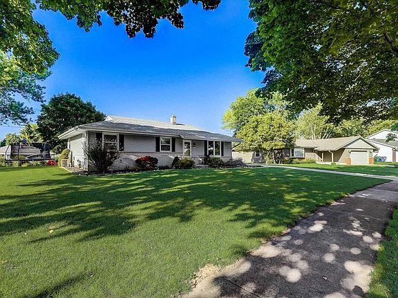 4th image of 3446 E Carollton Dr