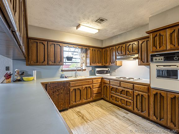 5th image of 1022 N Miller Dr