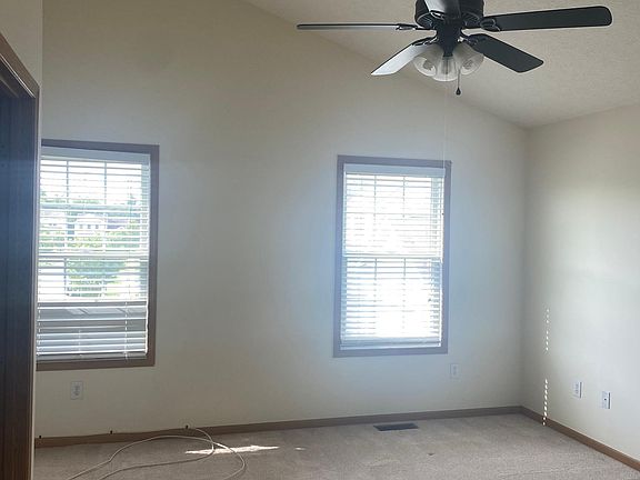 3rd image of 696 Thornbush Dr
