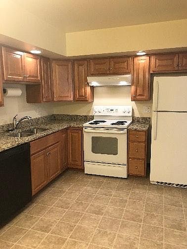 14'8" x 9'3" Kitchen