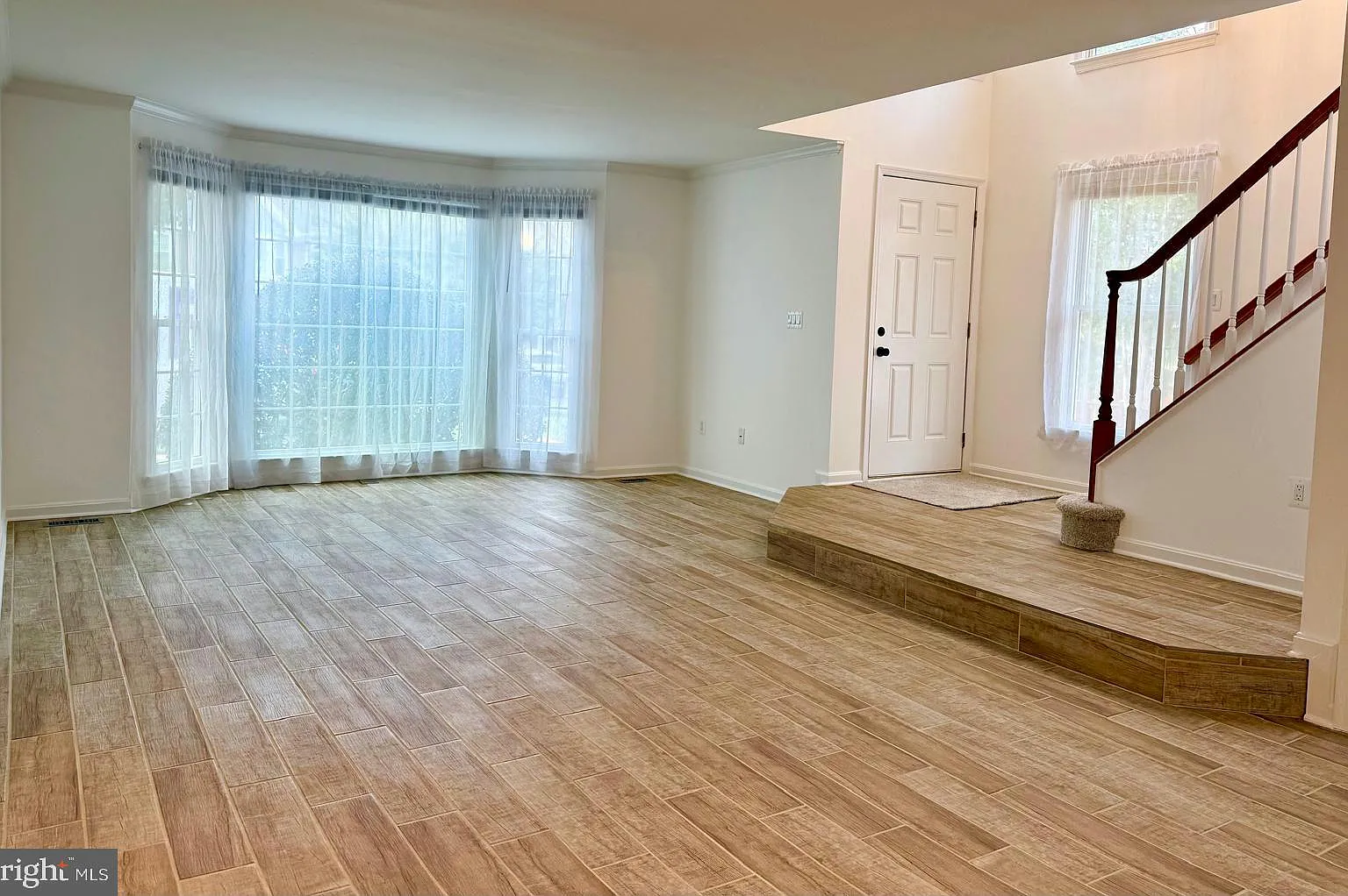 4 bed, 3.5 bath, 2250 sqft, $3,600 — Photo 4