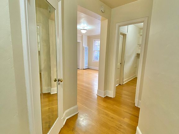 4th image of 1420 Boren Ave #202
