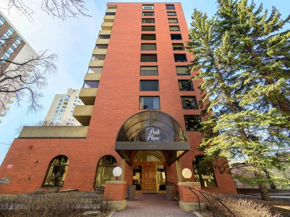 10050 118th St NW #4, Edmonton, AB T5K 2M8