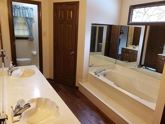 4th image of 2075 Littlemore Dr