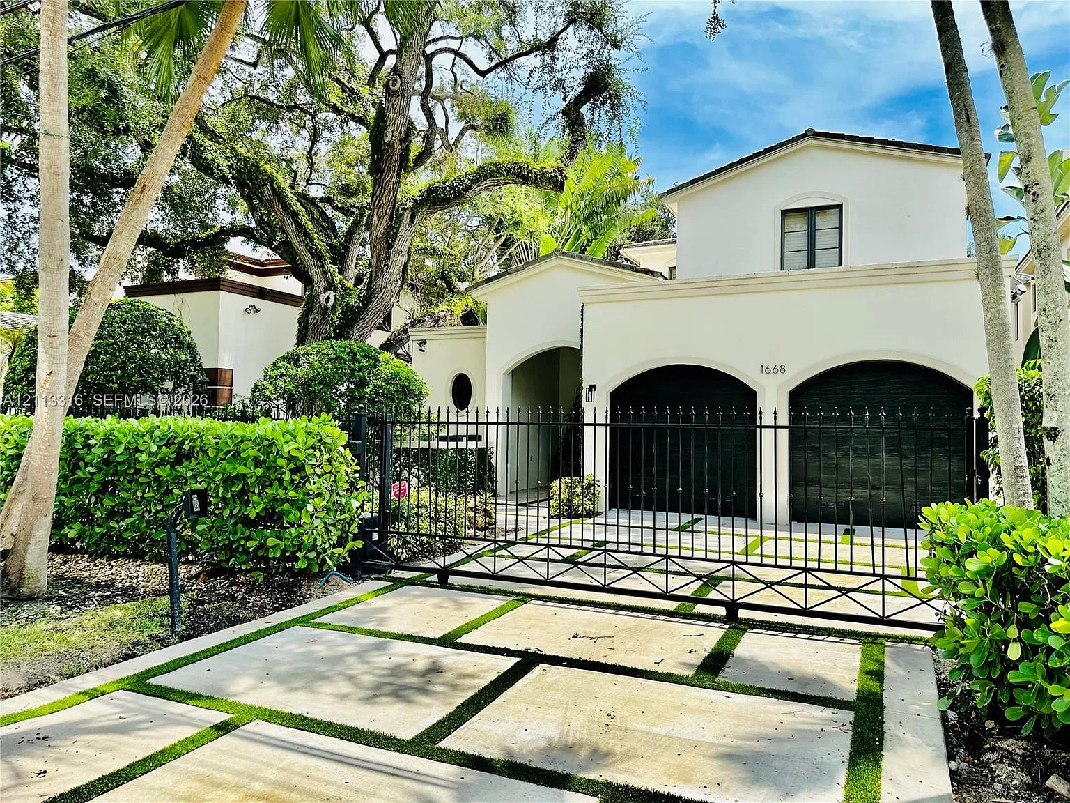Brickell Flagler — Photo 1