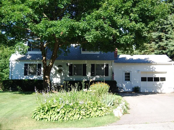 12 Texas Dr, Oakdale, CT 06370