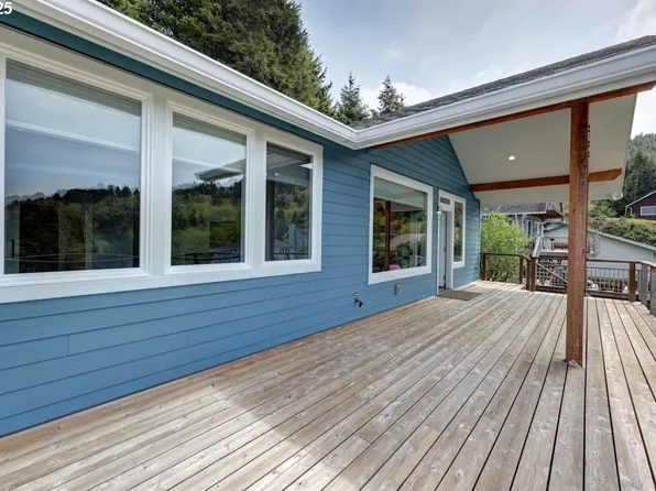 302 S Quadrant St, Rockaway Beach, OR 97136