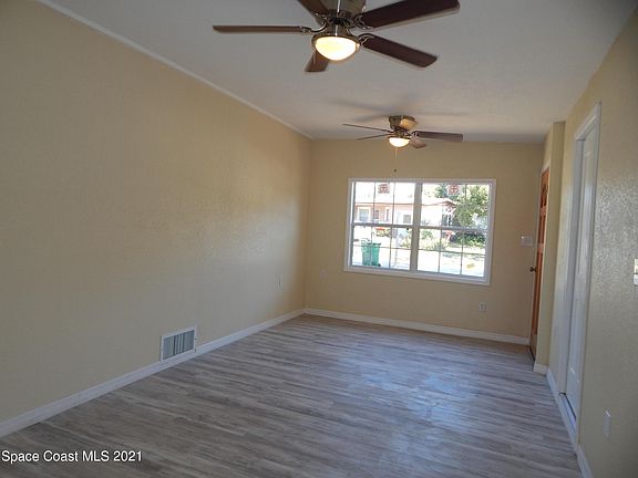 4th image of 1180 Titus Ave