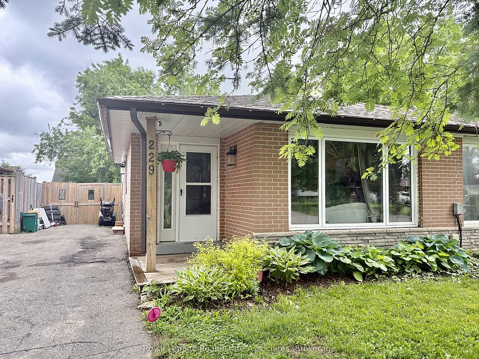 229 Simon St