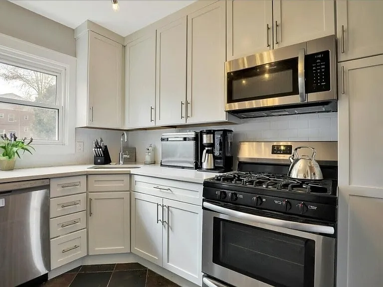 20 Gibson Ave #D2 — Photo 12