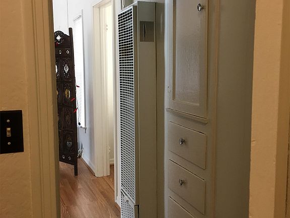 4th image of 715 W 30th St #8