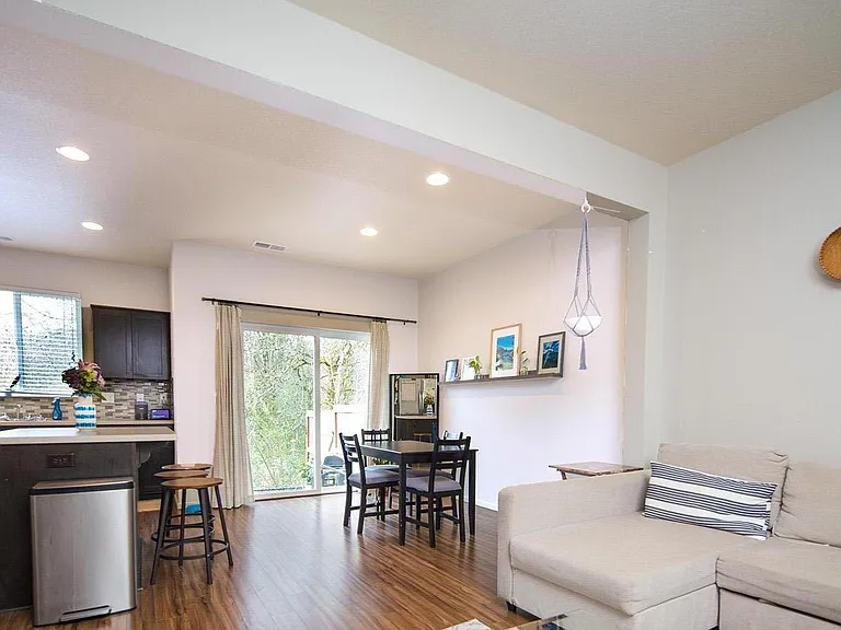 8513 NE 14th Pl — Photo 4