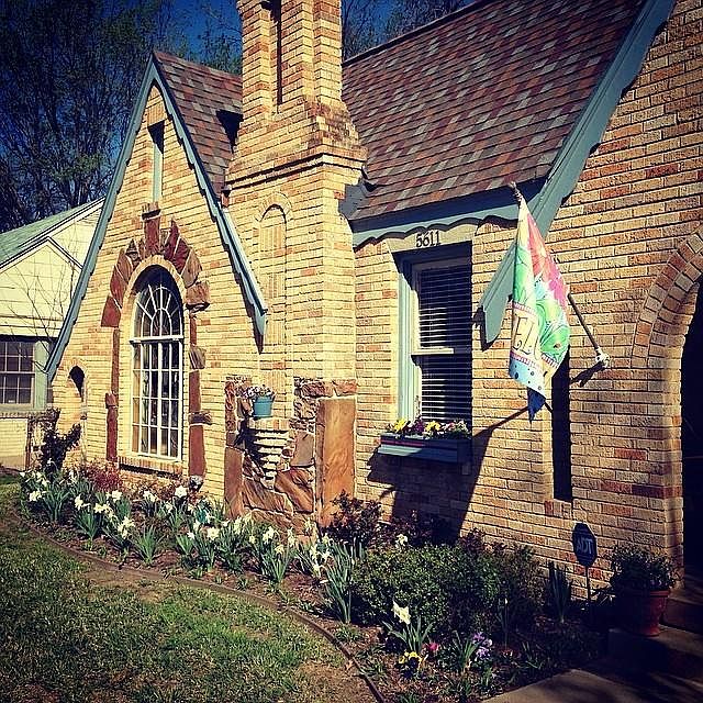 2nd image of 5611 Longview St