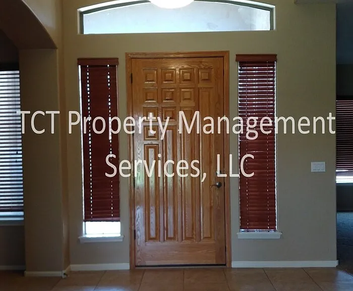 1234 E Ivanhoe Ct — Photo 2