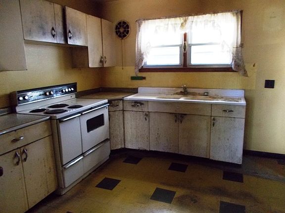 4th image of 48 Lyman St