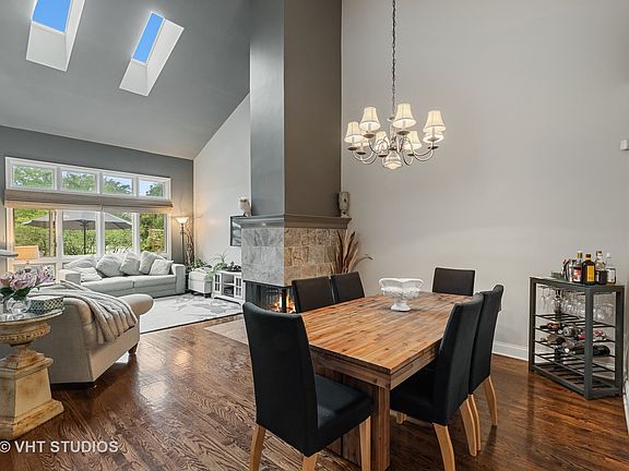 4th image of 310 Lakeview Ct