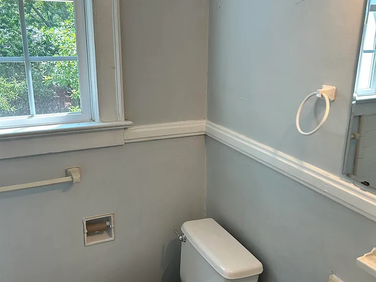 303 King St — Photo 11
