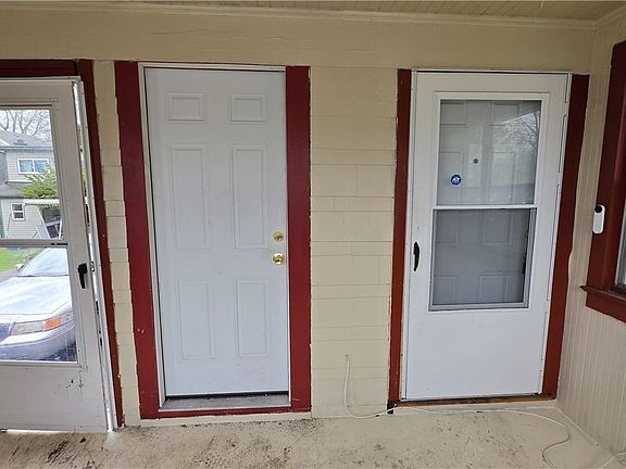 4th image of 547 Avis St