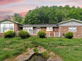 346 Laurel Fork Ln, Hyden, KY 41749