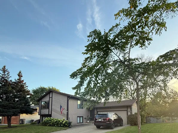 6342 Whispering Oaks Dr, Eden Prairie, MN 55346