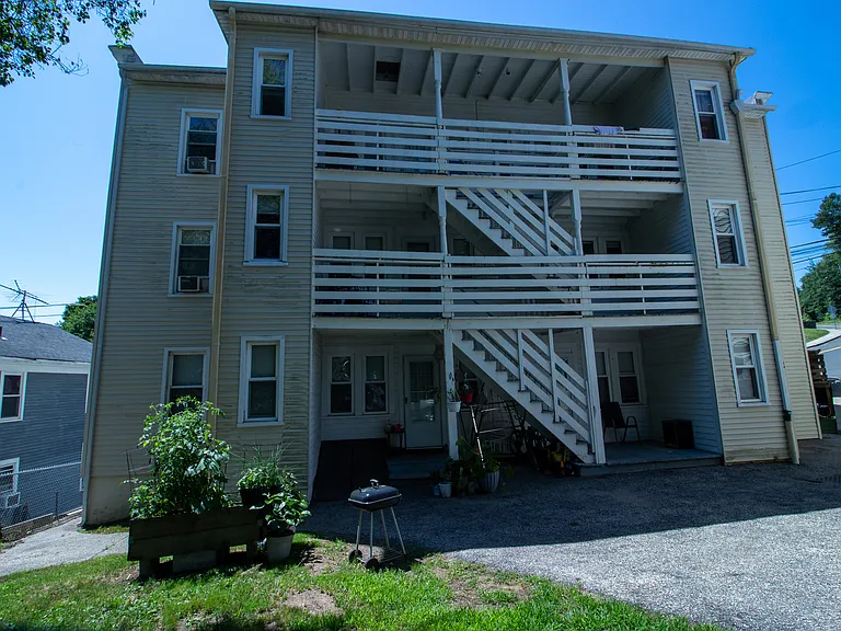 19-21 Perry Hill Rd #2L — Photo 7