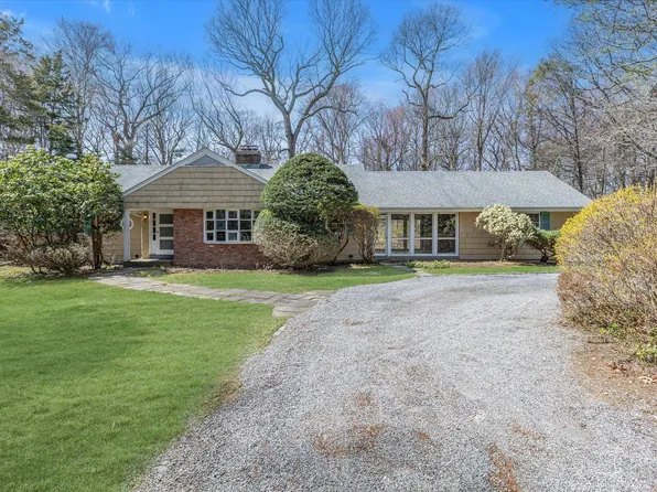 3 Broad Path West, Lloyd Harbor, NY 11743