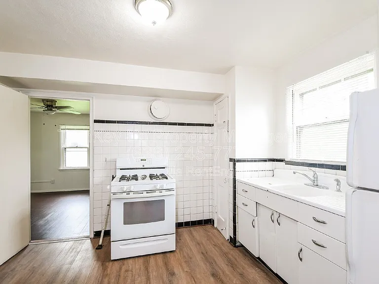 7150 Manette Dr — Photo 4