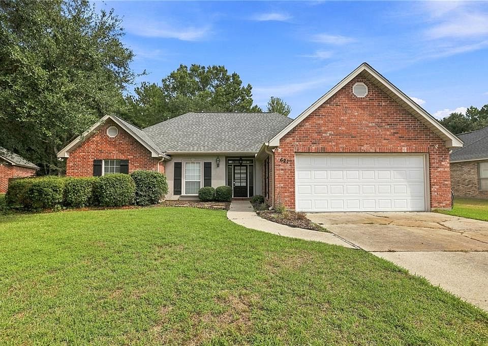 1st image of 621 Piney Ridge Cir