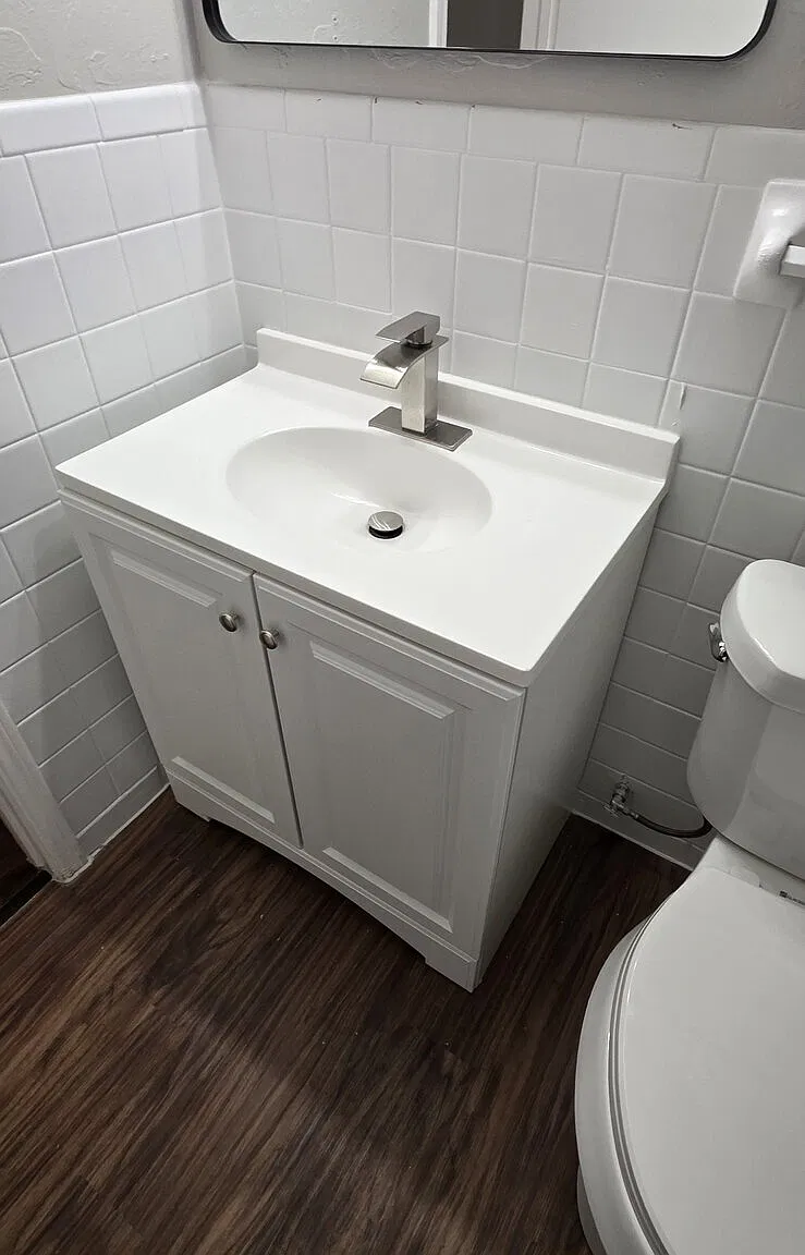 2 bed, 1.0 bath, $950 — Photo 2