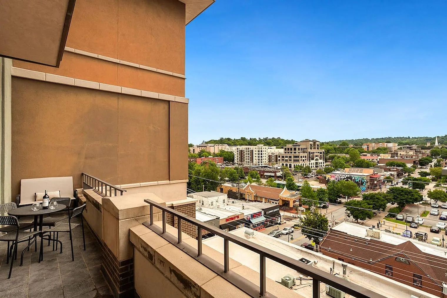 1 bed, 1.0 bath, 516 sqft, $4,403 — Photo 4