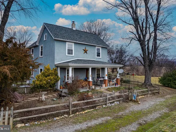 407 Windy Valley Ln, Charles Town, WV 25414