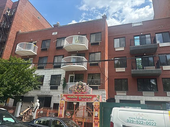 3rd image of 40-2325 72nd St Unit 3C
